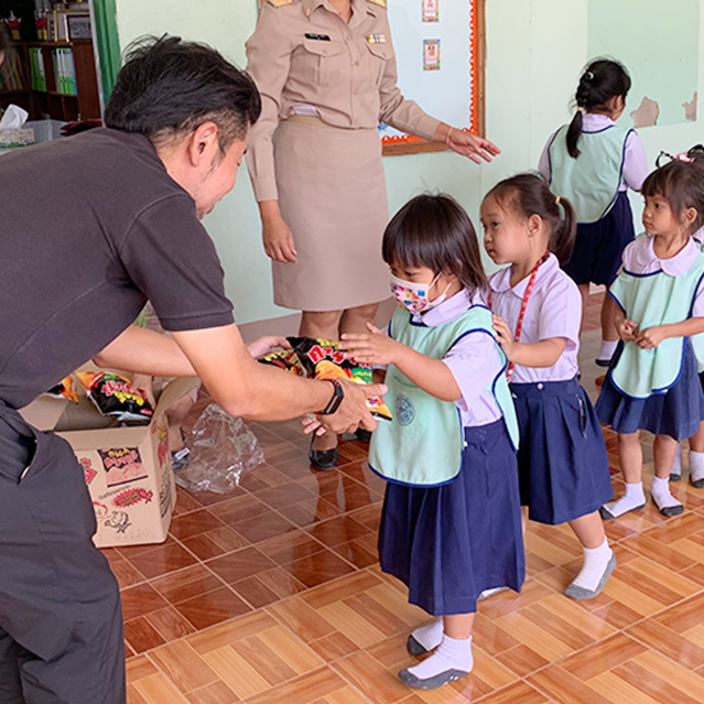 湖池屋のアジアの子供たちへの食育活動